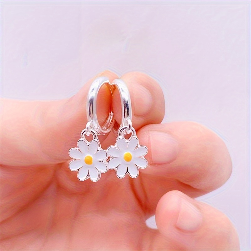 elegant simple and cute mini daisy flower pendant hoop earrings niche design copper ear piercing jewelry details 2