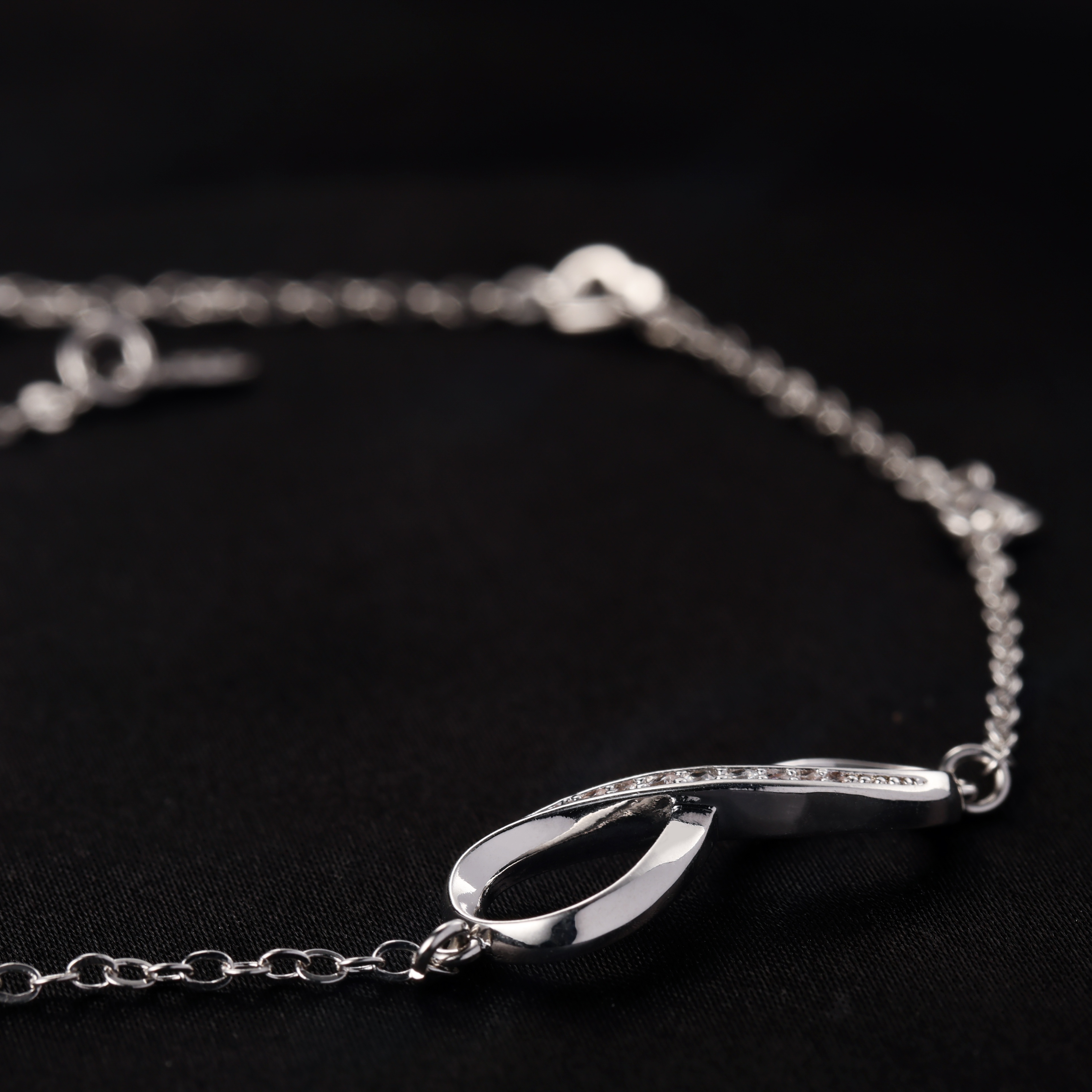 mobius anklet 925 sterling silver inlaid with adjustable size elegant fashionable simple charming and dreamy temperament prevents allergies comes with a premium gift box details 7